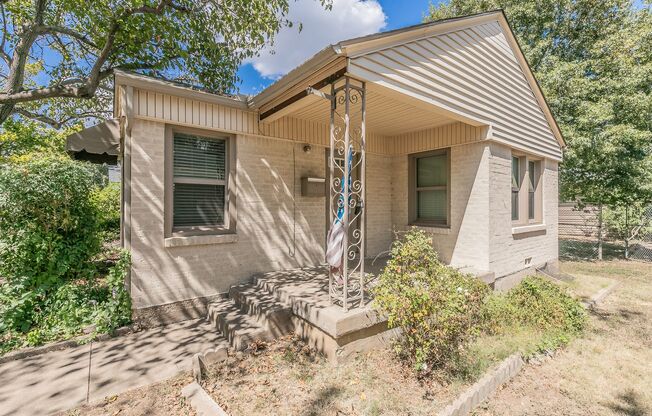 CHARMING 4 Bedroom, 2 Bathroom near TCU!