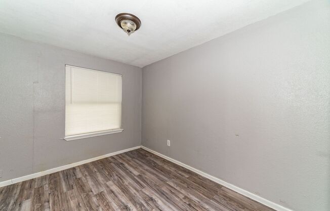 3 beds, 1 bath, $995, Unit 508-b