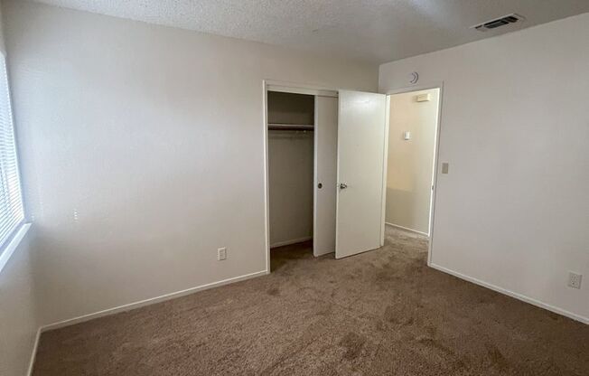 2 beds, 1 bath, $1,300, Unit 3707