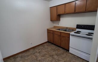 1 bed, 1 bath, $575, Unit A