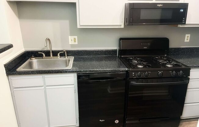 2 beds, 1 bath, $1,600, Unit # 402