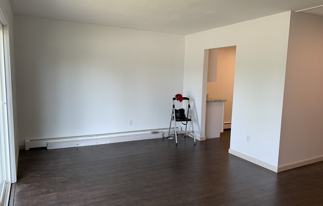 2 beds, 1 bath, 802 sqft, $2,000, Unit A6