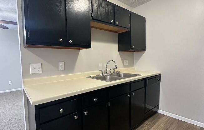 2 beds, 1 bath, 800 sqft, $925, Unit 773