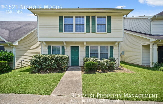 1521 NICHOLE WOODS