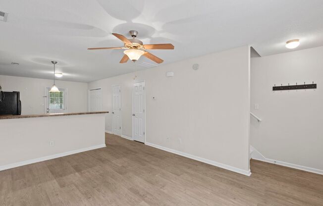 2 beds, 1.5 baths, $1,350, Unit 3