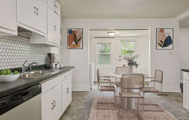 NE MPLS Fantastic Single Family Home, New Updates with Dishwasher and Laundry!