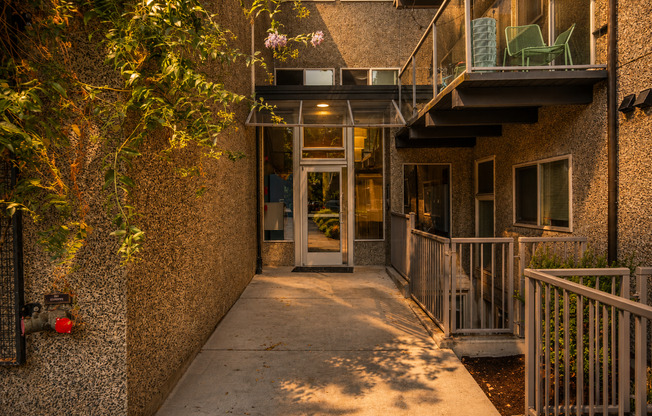 3 beds, 2 baths, 930 sqft, $3,545, Unit 407