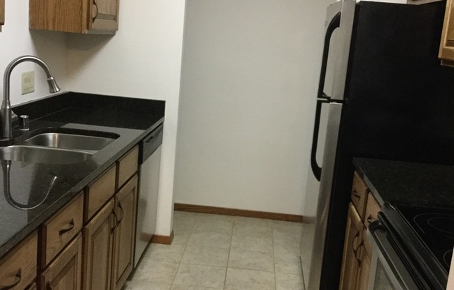 2 beds, 1 bath, 965 sqft, $1,695, Unit 7717CC