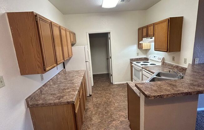 2 beds, 2 baths, 957 sqft, $985, Unit 81