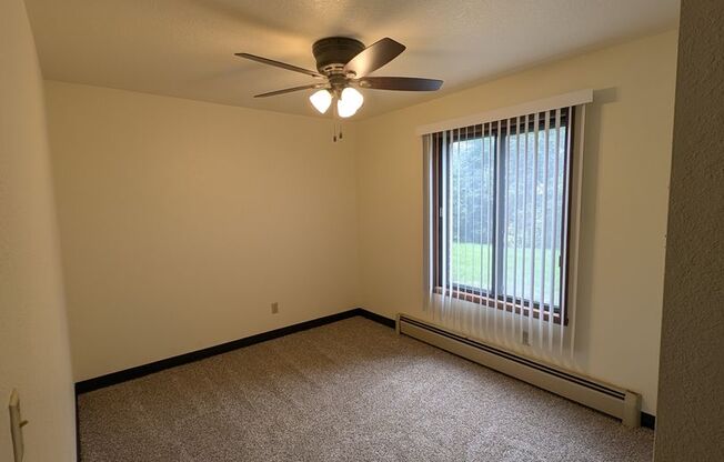 2 beds, 1 bath, 970 sqft, $1,249, Unit FB   2011