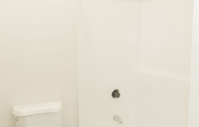 2 beds, 2 baths, 945 sqft, $2,650, Unit 69-202