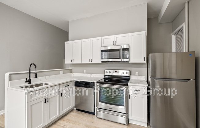 206 E 25 ST