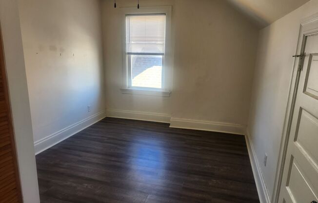 2 beds, 1 bath, 900 sqft, $1,095, Unit #3