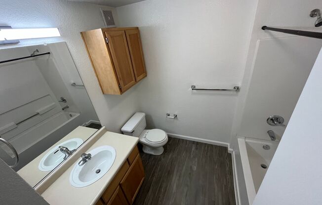 2 beds, 1 bath, 848 sqft, $1,900, Unit 1807