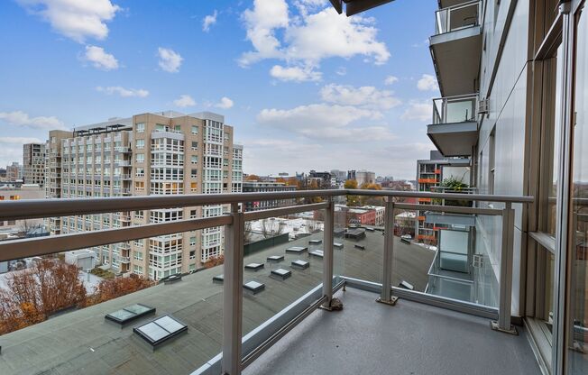 1 bed, 1.5 baths, $3,200, Unit Unit 716