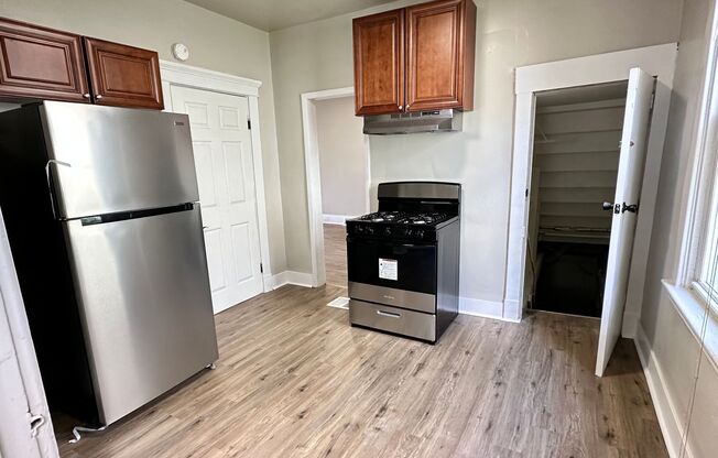 2 beds, 1 bath, 740 sqft, $950