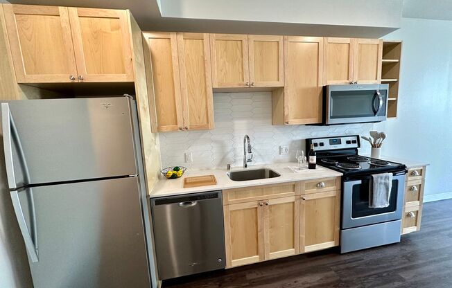 1 bed, 1 bath, 585 sqft, $2,199, Unit Unit 402