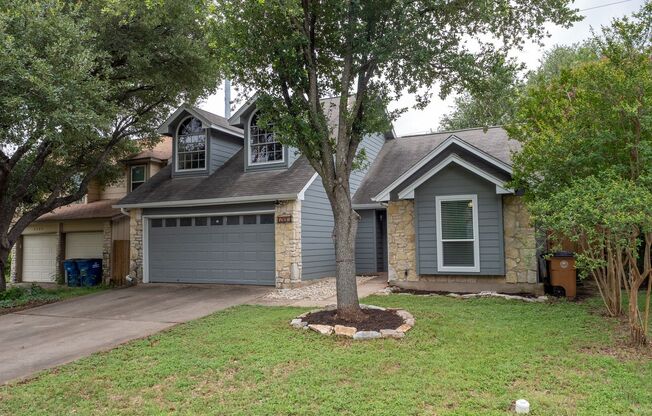 Charming 2-Bedroom Home with Versatile Loft Space – Prime Location!