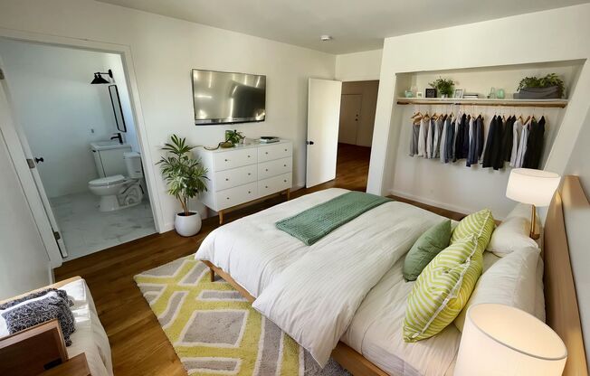 3 beds, 2 baths, 981 sqft, $2,550, Unit Unit 6