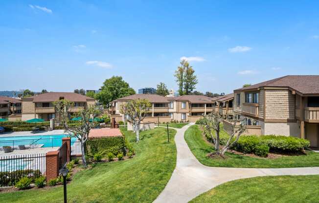 the preserve at ballantyne commons apartments courtyard and swimming pool