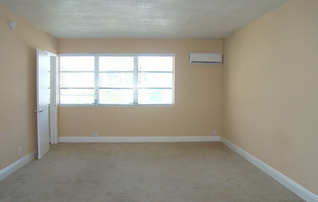 SPACIOUS ONE BEDROOM CLOSE TO THE BEACH