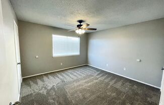 2 beds, 1 bath, $725, Unit 215