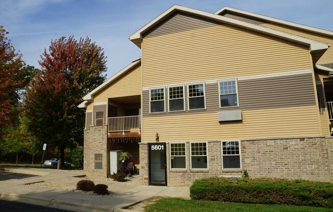 2 beds, 2.5 baths, $1,795, Unit 5601-205