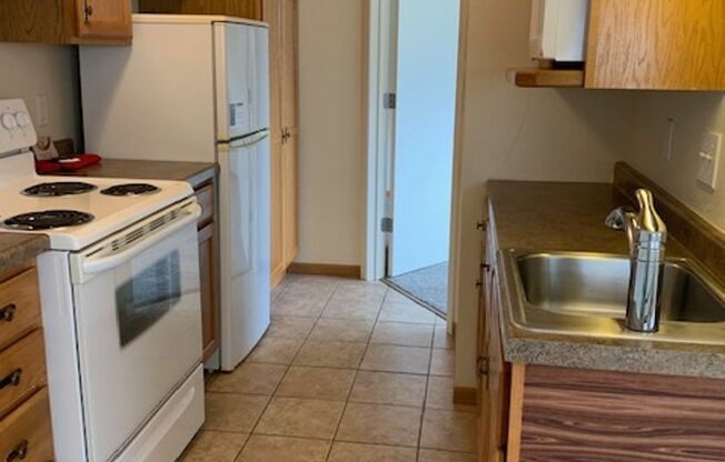 1 bed, 1 bath, 550 sqft, $950, Unit 3715-109