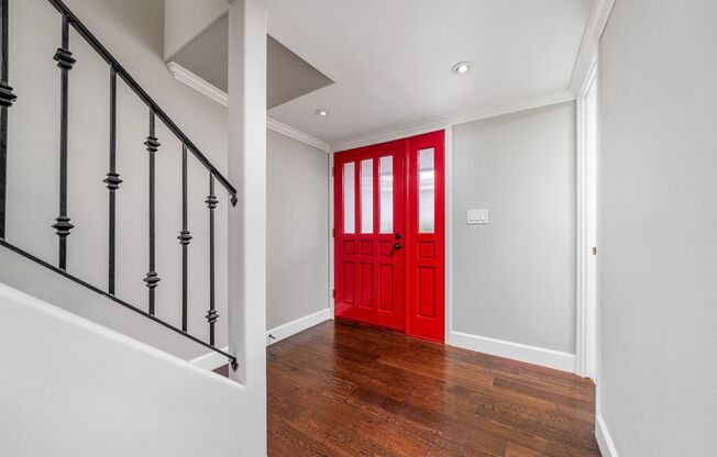 Upgraded 3 bed 2.5 bath Townhome in Newport Beach 1 Mile to the Sand