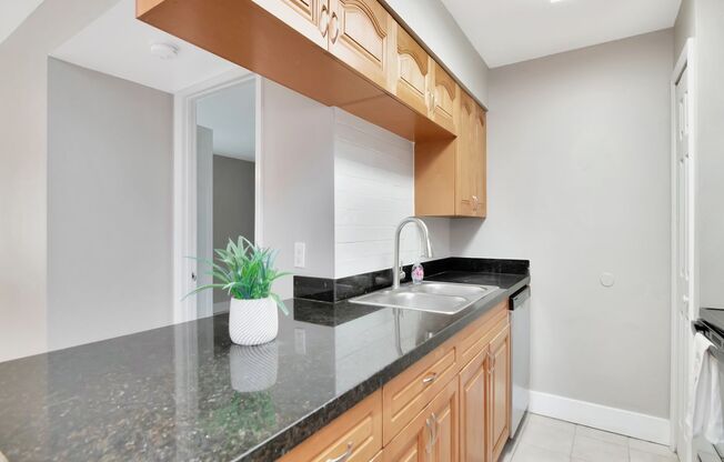 Gated 2BR Home in Brandon with Resort Amenities — Up to One Month Free!