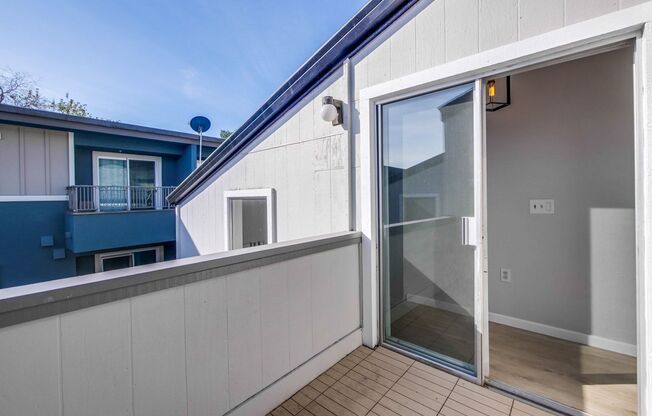Remodeled 2 Bed 2 Bath Modern Condo with Bonus Loft Area