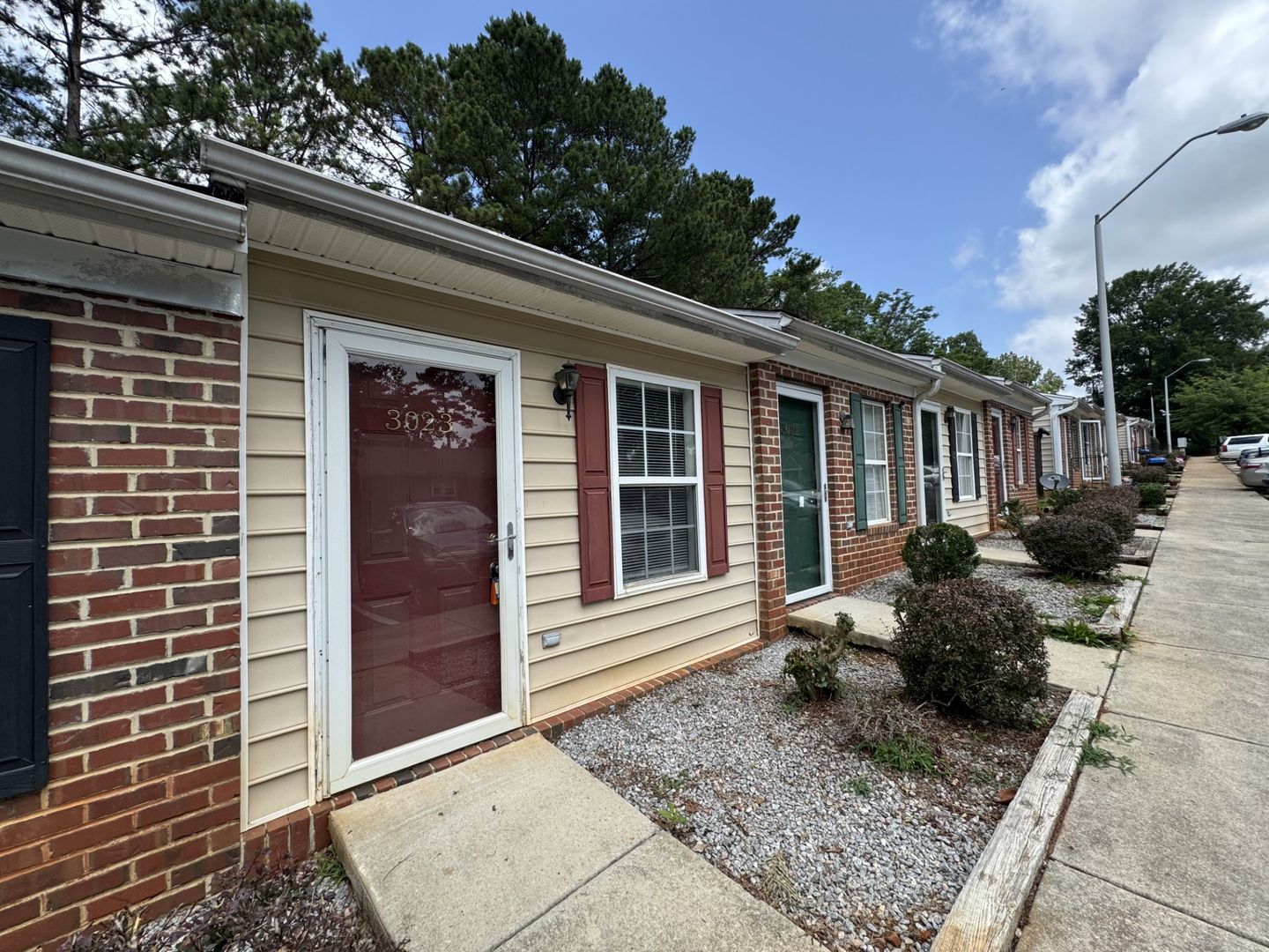 One bedroom, one bathroom apartment available at Taybran Ridge!