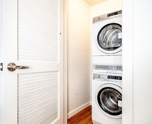 2 beds, 2 baths, 900 sqft, $3,875, Unit 301