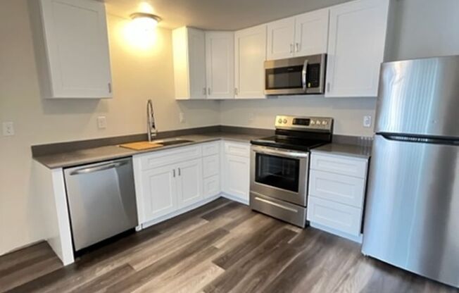 2 beds, 1 bath, $1,500, Unit #06