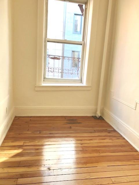 1 bed, 1 bath, 400 sqft, $3,250, Unit 18