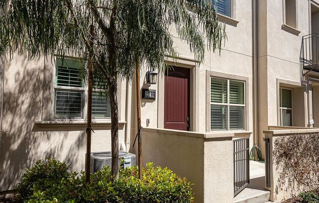 Bright and Airy Split-Level Townhouse in Whittier – 3 Bed, 2.5 Bath