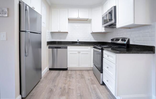1 bed, 1 bath, 775 sqft, $2,300, Unit 76-1
