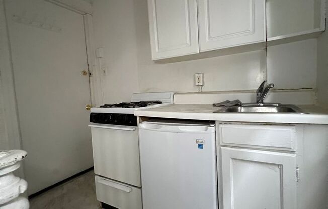 2211-13-15 Spruce Street