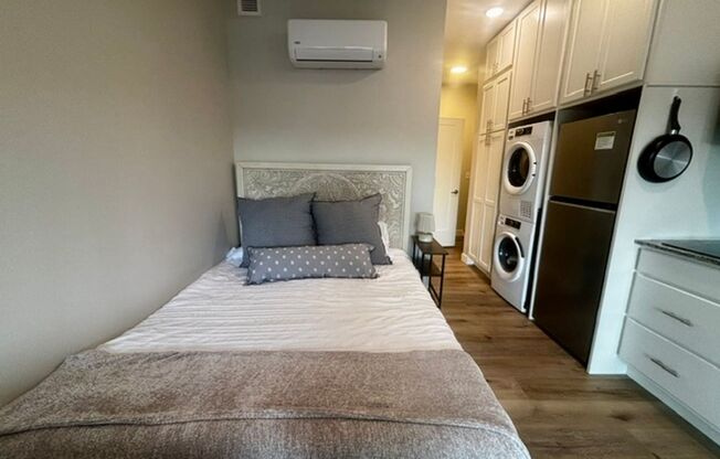 Studio, 1 bath, 325 sqft, $1,274, Unit 419