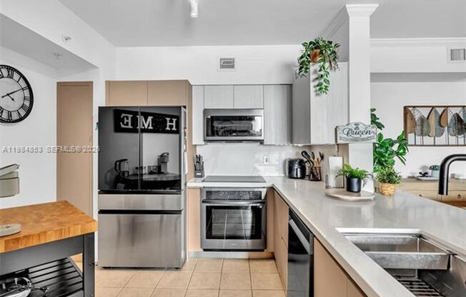 2 beds, 2 baths, 1,116 sqft, $4,000, Unit 17150 N Bay Rd # 2205