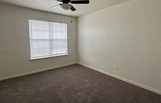 2806 LEROY CIR