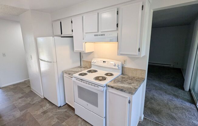 2 beds, 1 bath, 889 sqft, $1,295, Unit 34