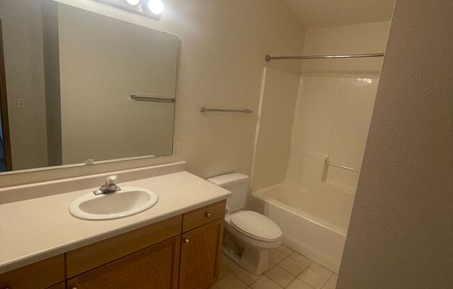 2 beds, 1 bath, 1,116 sqft, $1,260, Unit 1319