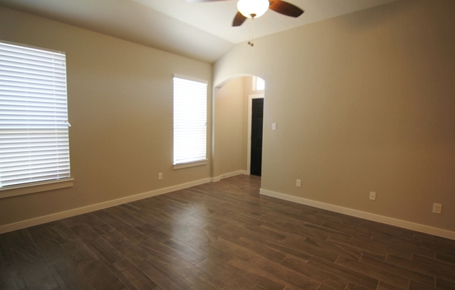 Close to Creekside Shopping & Restaurants / NO CARPET! /  Fenced in Yard CISD