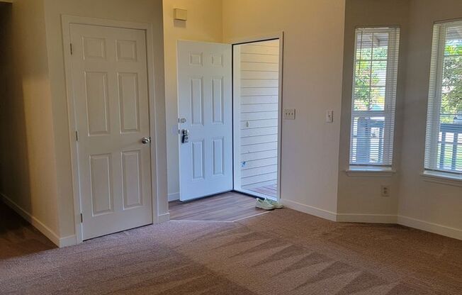 15321-15323 9th Ave E