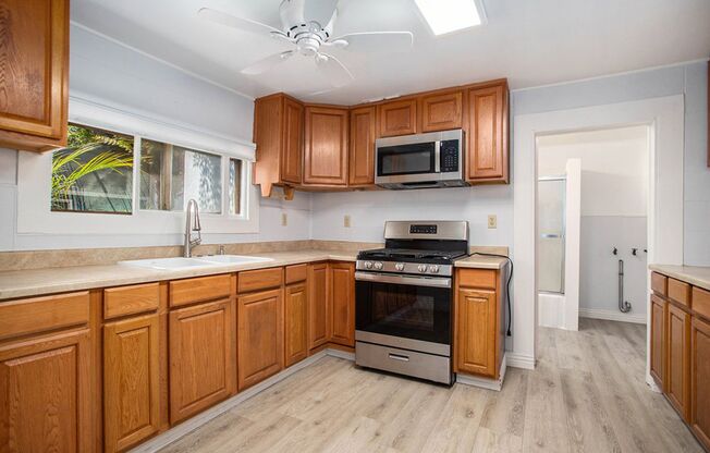 531 Taylor Ave - 1 bedroom | 1 bath | Back cottage