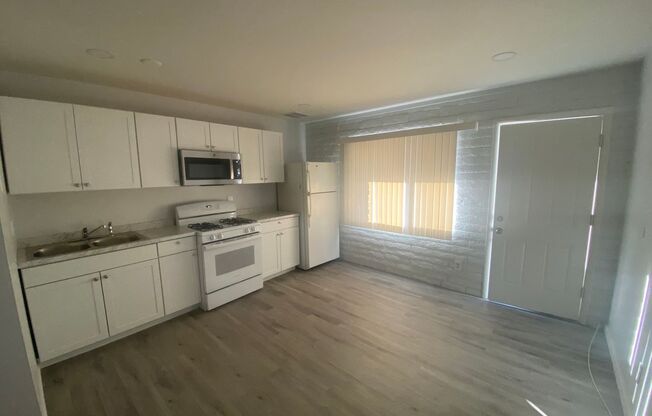 Remodeled - 1 Bed 1 Bath Just North of Northern on 12th Street