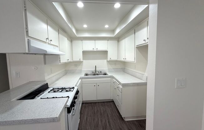 1 bed, 1 bath, 713 sqft, $1,995, Unit B114