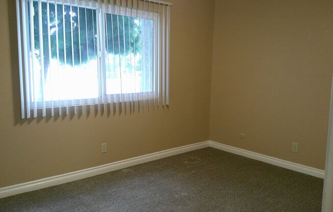 2 beds, 1.5 baths, 900 sqft, $2,400, Unit 48-55D