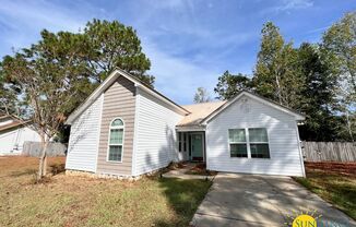 Beautiful 4 bedroom home in South Crestview!